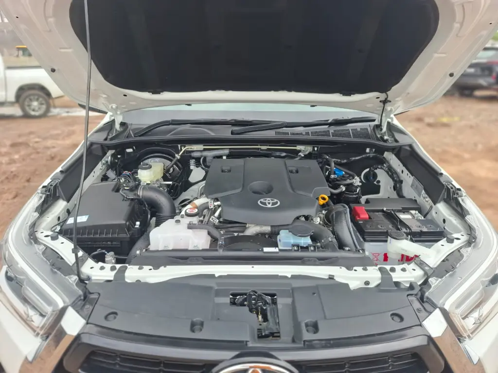 TOYOTA HILUX thumbnail 2