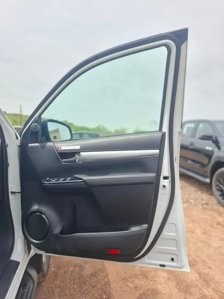 TOYOTA HILUX thumbnail 8