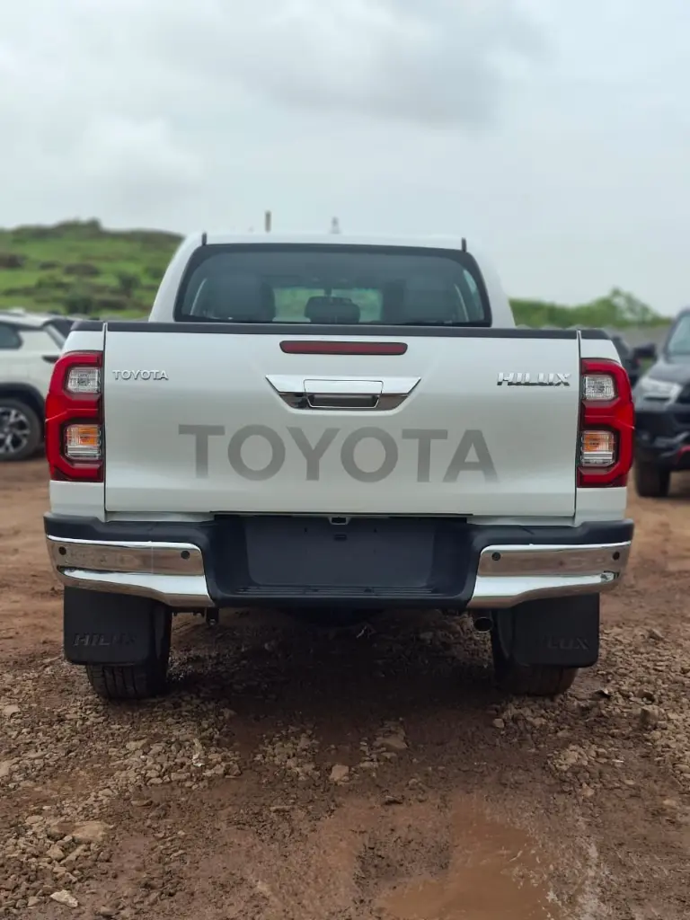 TOYOTA HILUX thumbnail 3
