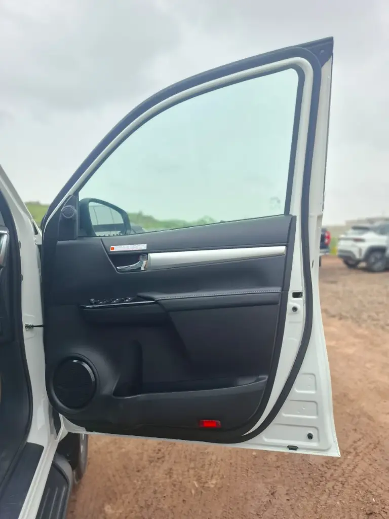 TOYOTA HILUX thumbnail 10