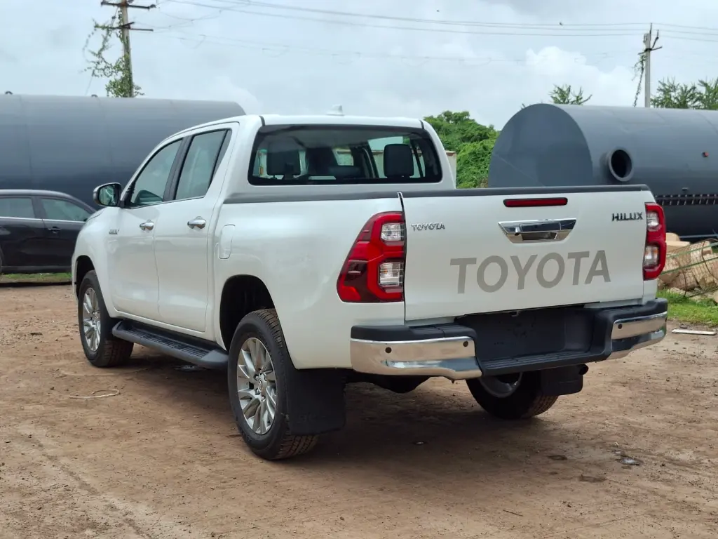 TOYOTA HILUX thumbnail 5