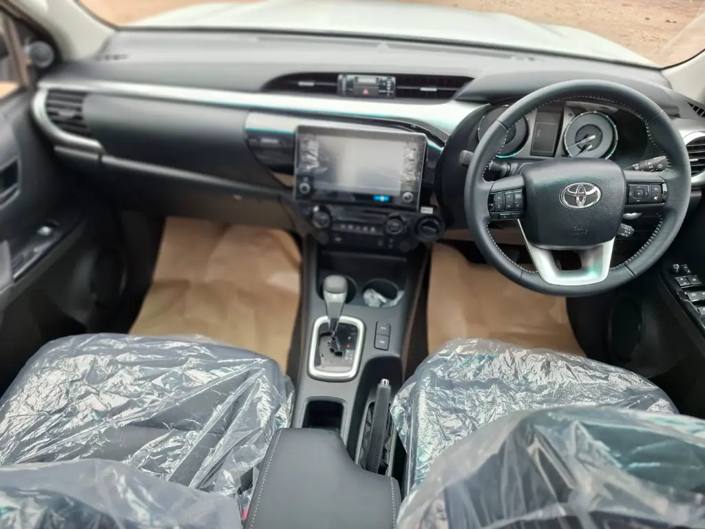 TOYOTA HILUX thumbnail 7