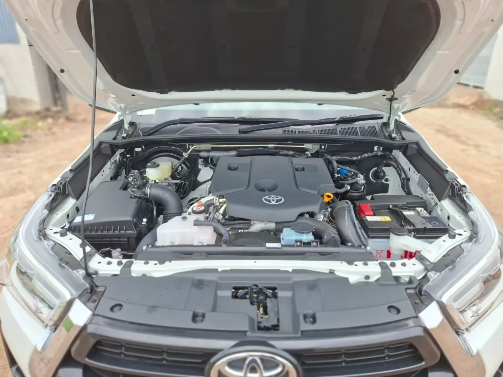 TOYOTA HILUX thumbnail 2