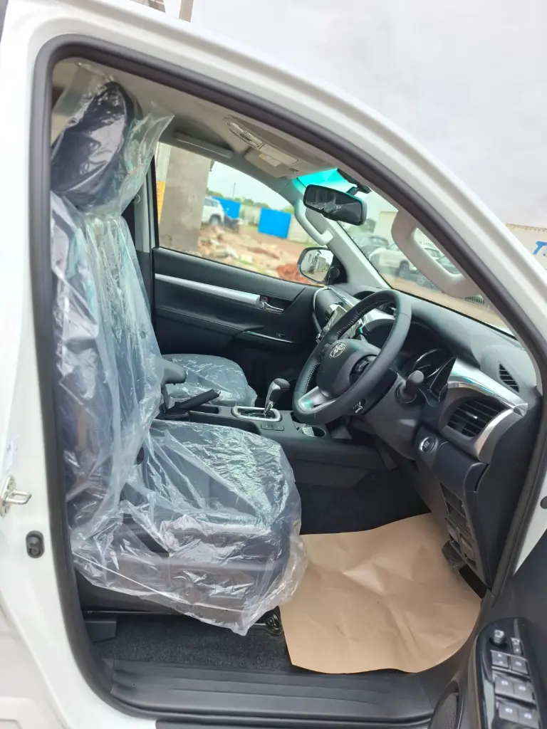 TOYOTA HILUX thumbnail 6
