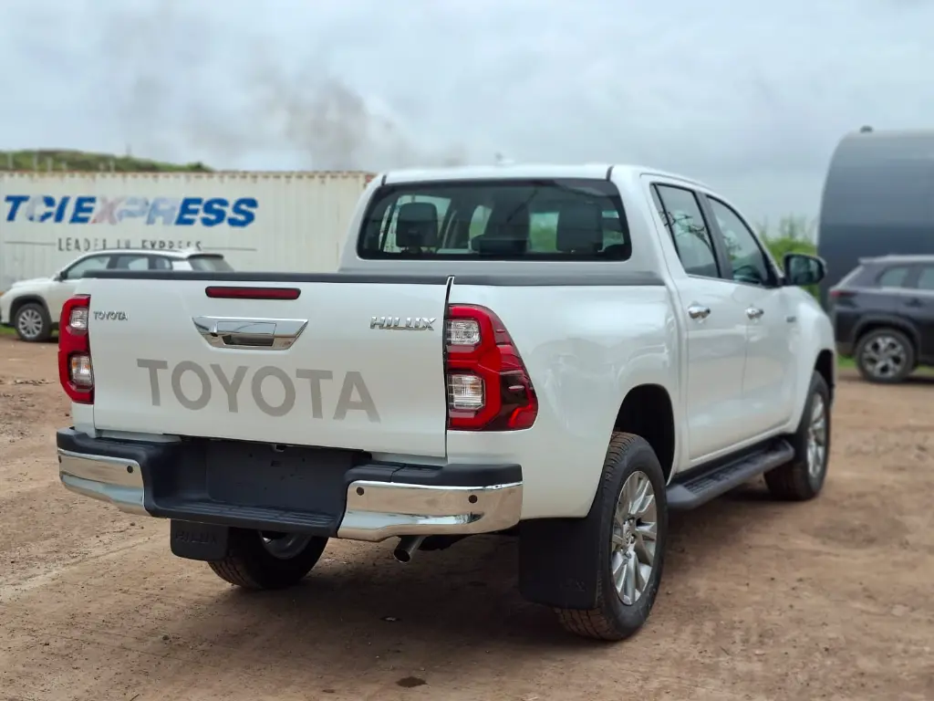 TOYOTA HILUX thumbnail 4