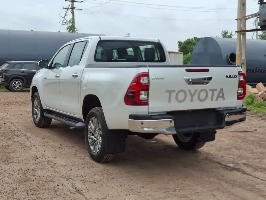 TOYOTA HILUX thumbnail 3