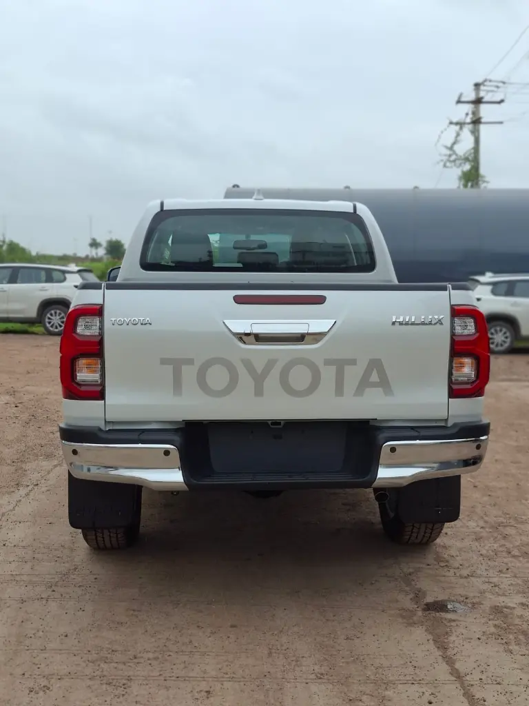 TOYOTA HILUX thumbnail 4