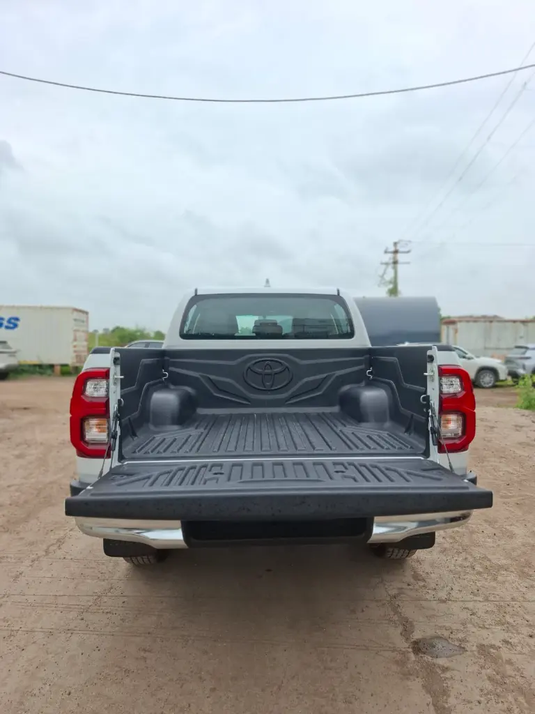 TOYOTA HILUX thumbnail 5