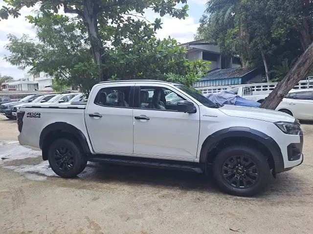ISUZU D-MAX thumbnail 2