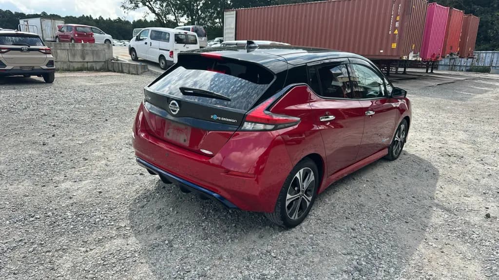 NISSAN LEAF thumbnail 3