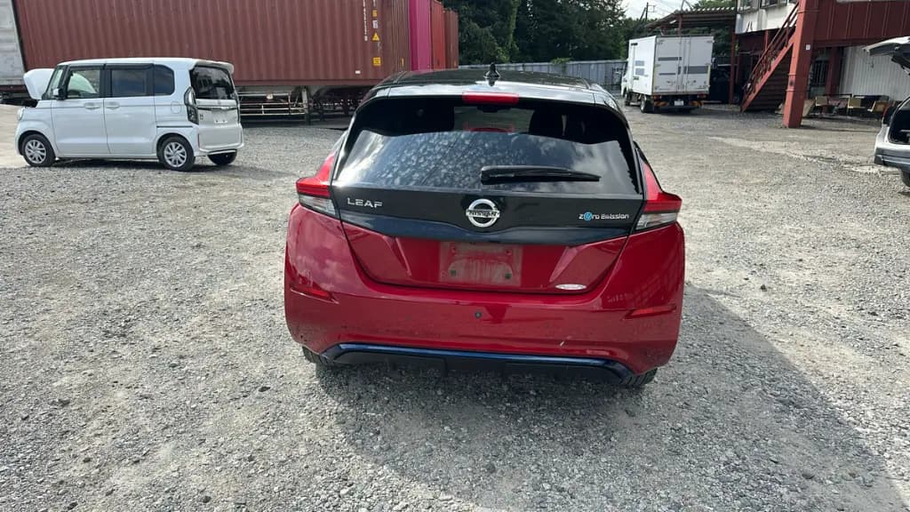 NISSAN LEAF thumbnail 4