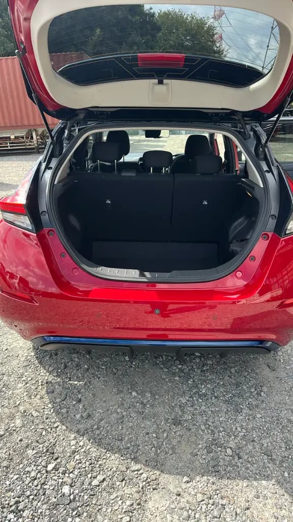 NISSAN LEAF thumbnail 6