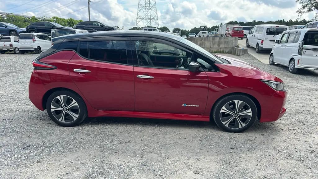 NISSAN LEAF thumbnail 5