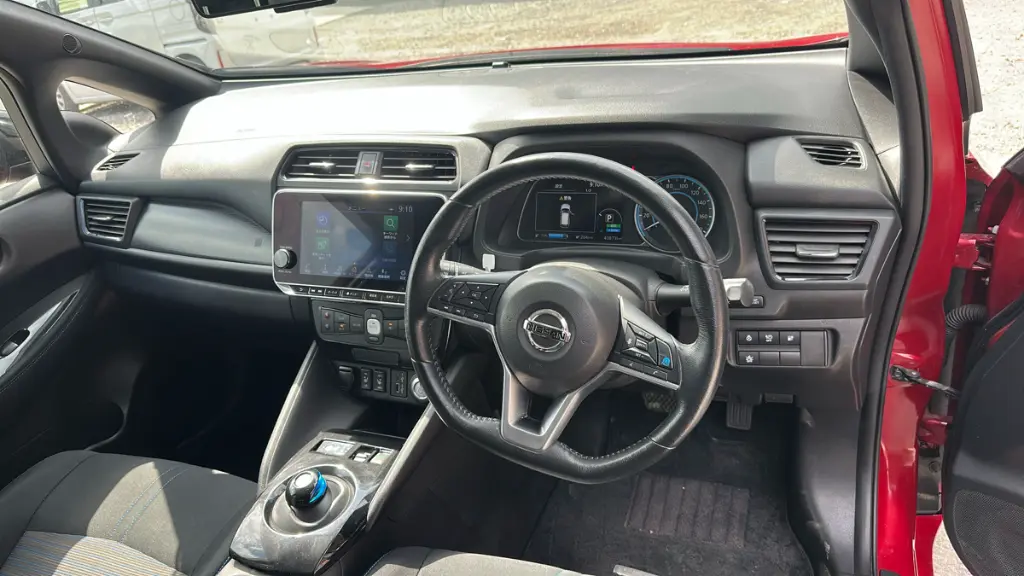 NISSAN LEAF thumbnail 8