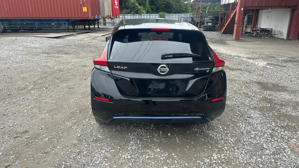 NISSAN LEAF thumbnail 3