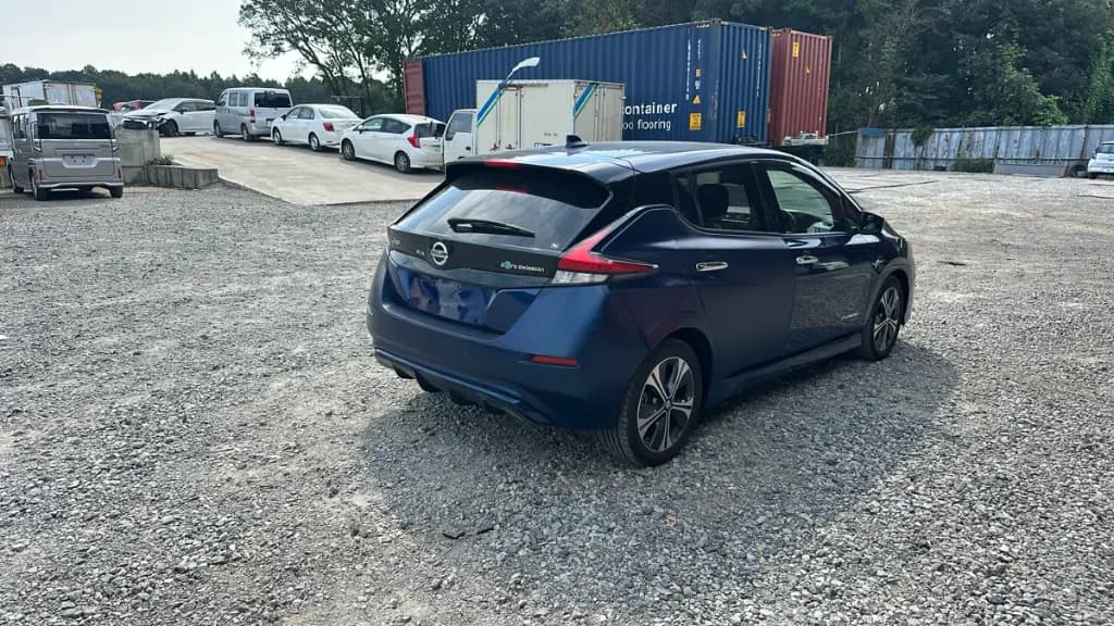 NISSAN LEAF thumbnail 4