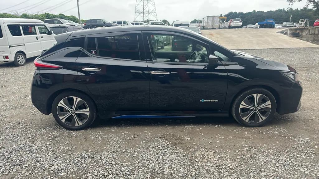 NISSAN LEAF thumbnail 2