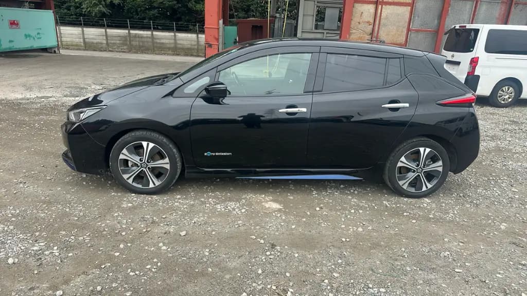 NISSAN LEAF thumbnail 5