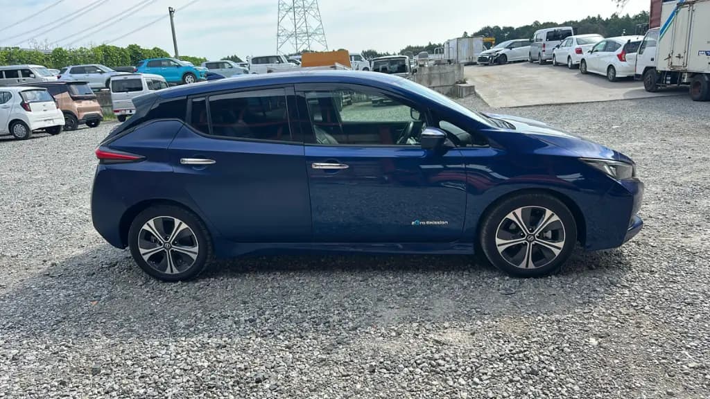 NISSAN LEAF thumbnail 5