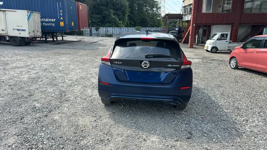 NISSAN LEAF thumbnail 10