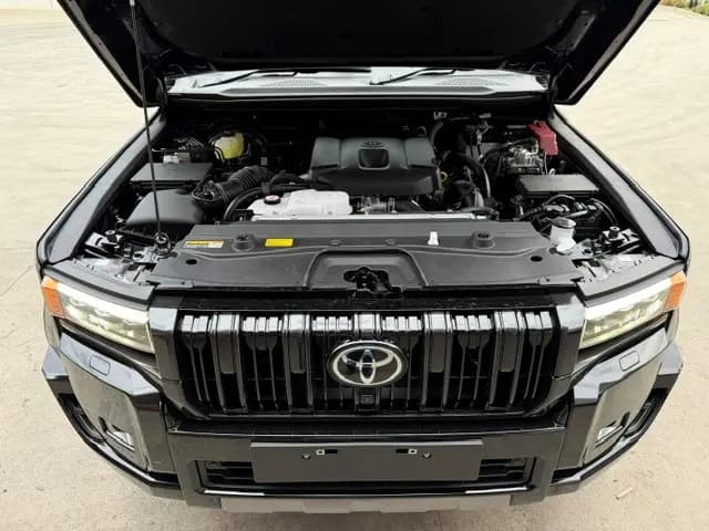 TOYOTA LAND CRUISER PRADO KAKADU thumbnail 2