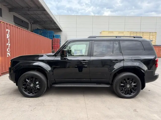 TOYOTA LAND CRUISER PRADO KAKADU thumbnail 3