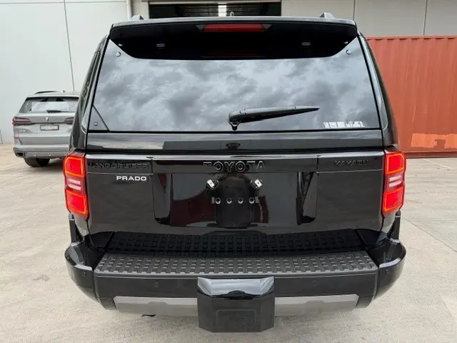 TOYOTA LAND CRUISER PRADO KAKADU thumbnail 4