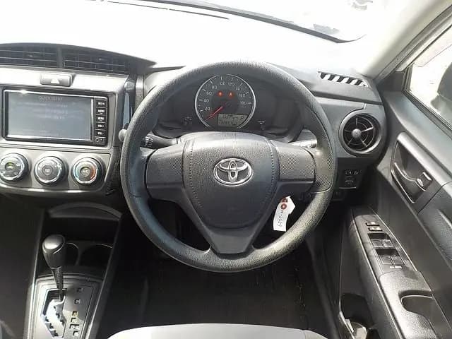 TOYOTA COROLLA AXIO thumbnail 9