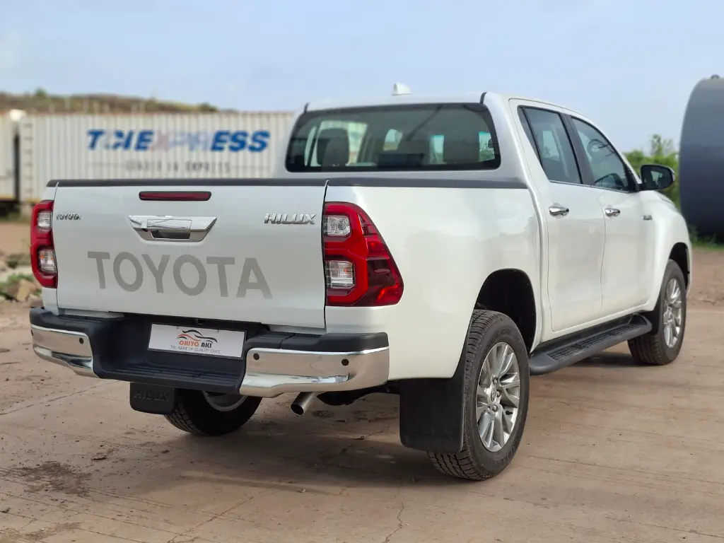 TOYOTA HILUX thumbnail 3