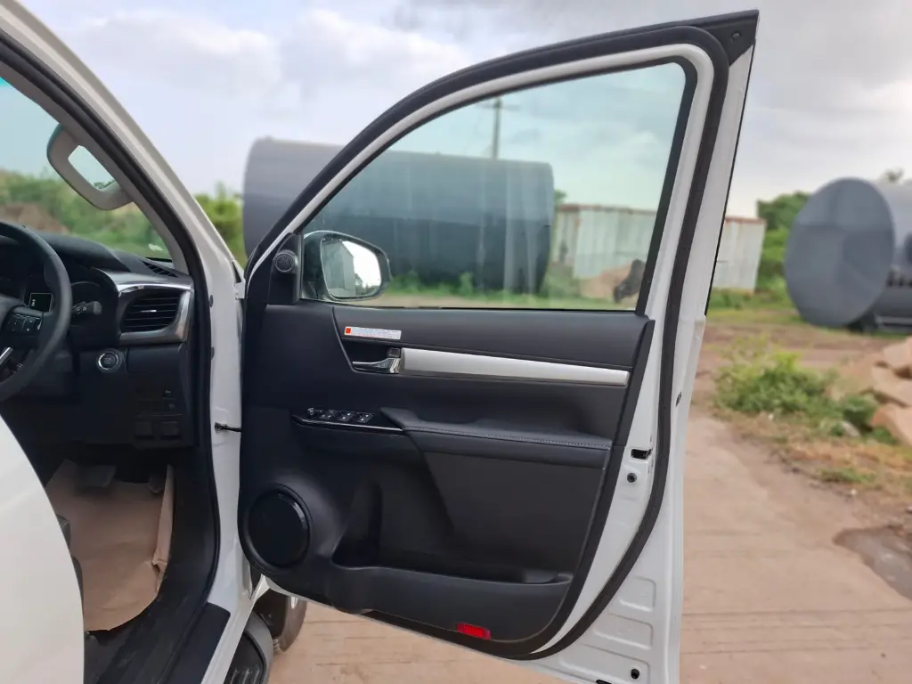 TOYOTA HILUX thumbnail 7