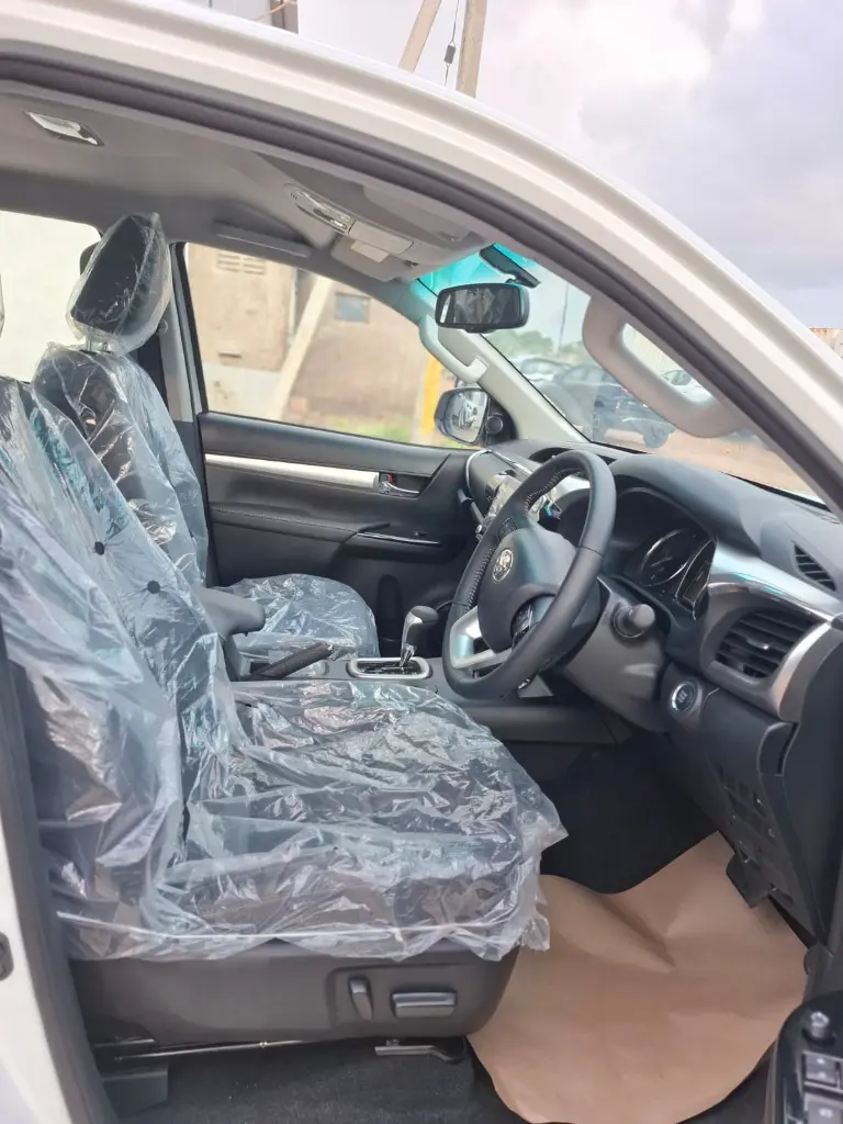 TOYOTA HILUX thumbnail 5