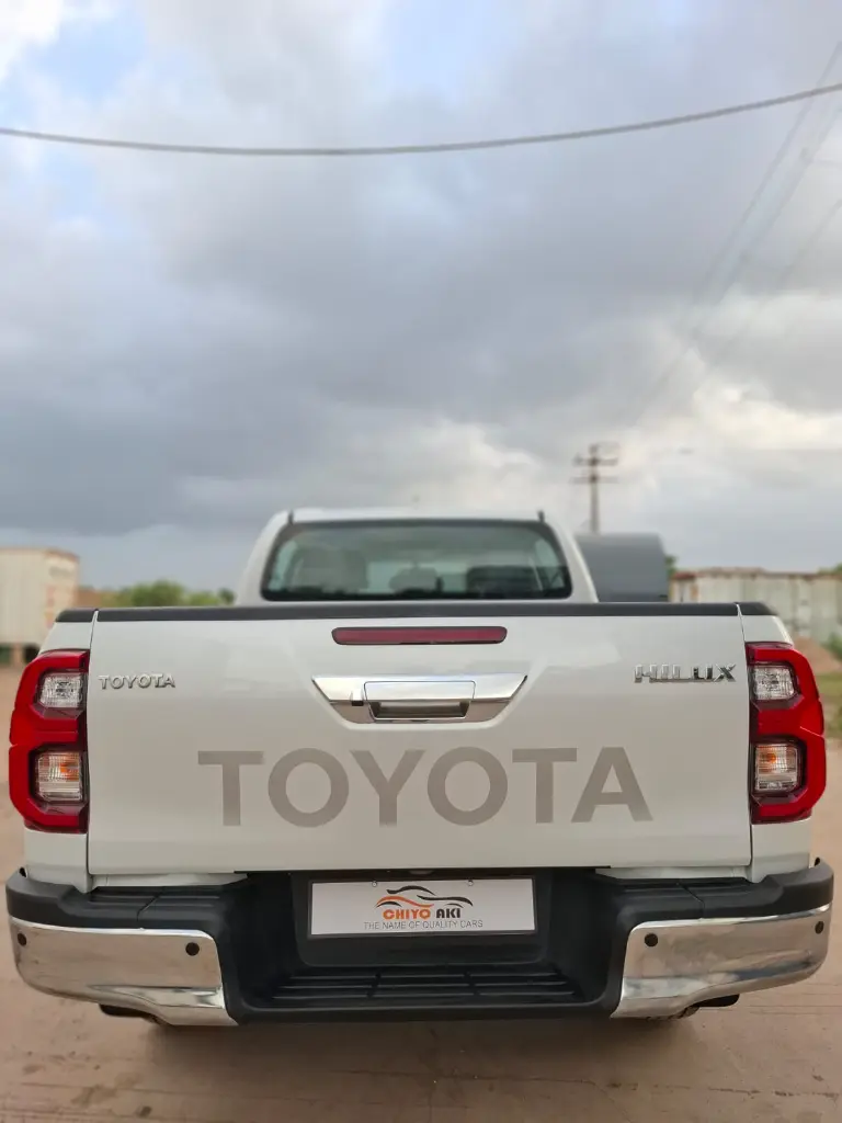 TOYOTA HILUX thumbnail 4