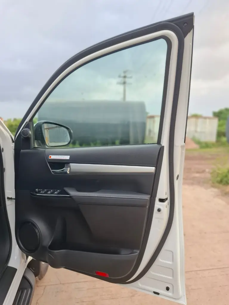 TOYOTA HILUX thumbnail 10
