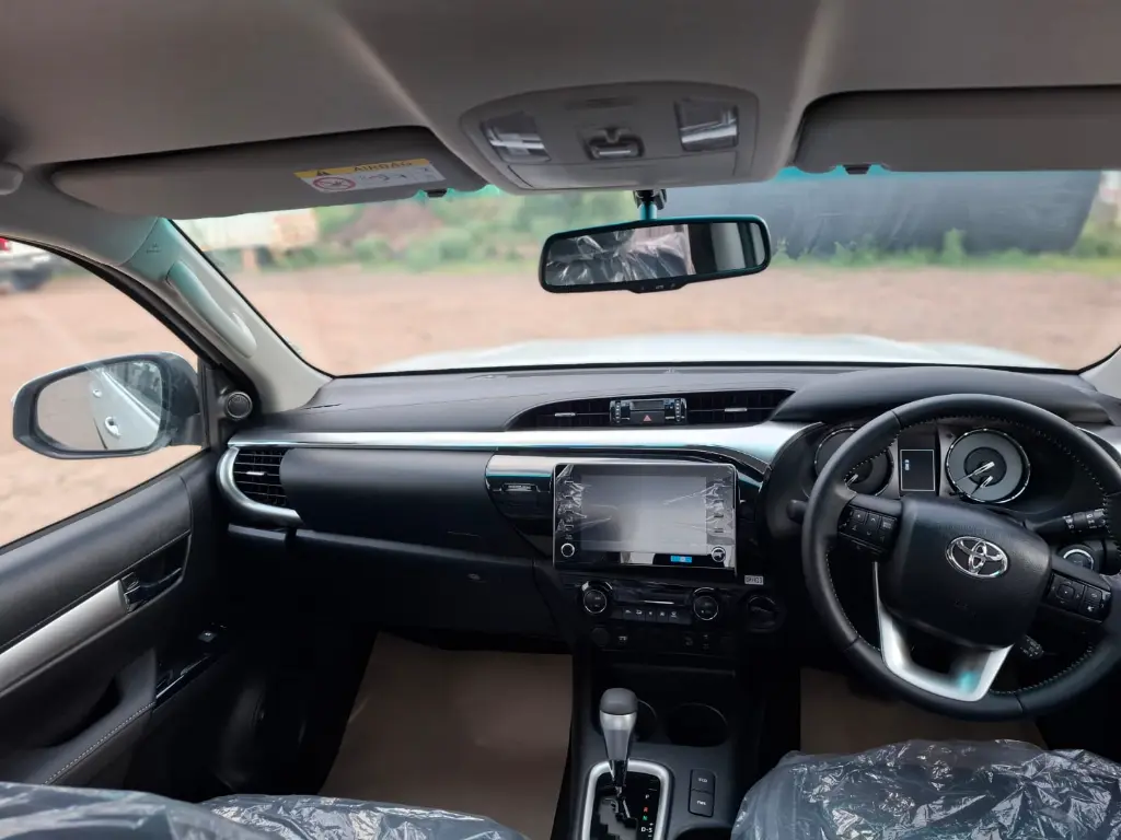 TOYOTA HILUX thumbnail 6