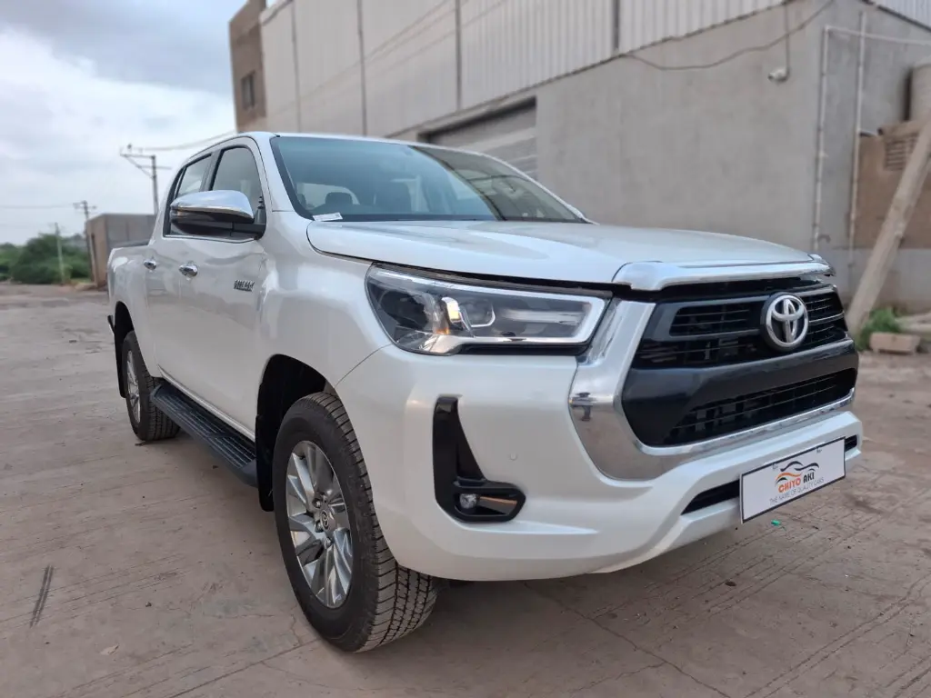 TOYOTA HILUX thumbnail 2