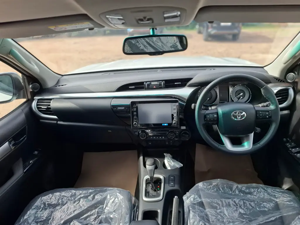TOYOTA HILUX thumbnail 5