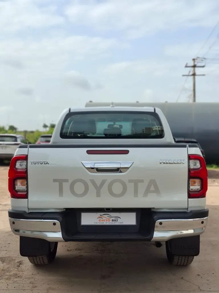 TOYOTA HILUX thumbnail 2