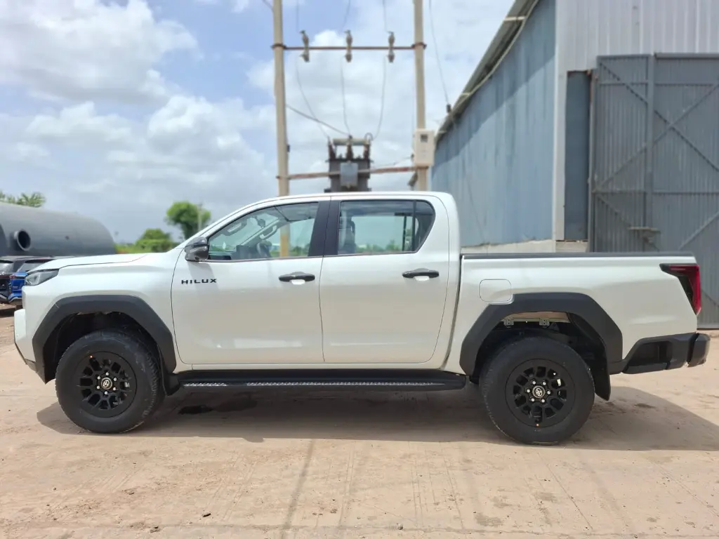 TOYOTA HILUX TRAVO thumbnail 2