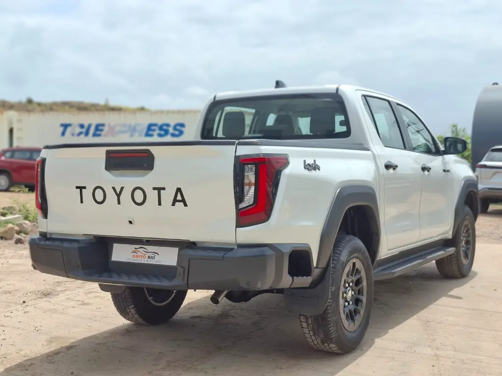TOYOTA HILUX TRAVO thumbnail 3
