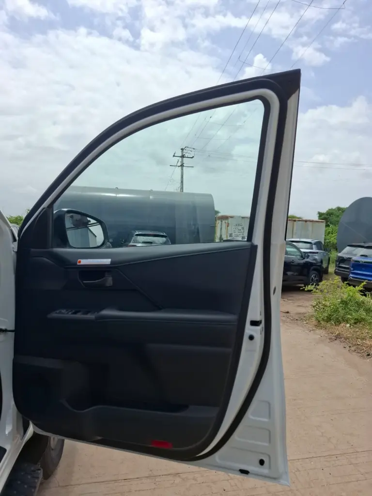 TOYOTA HILUX TRAVO thumbnail 8