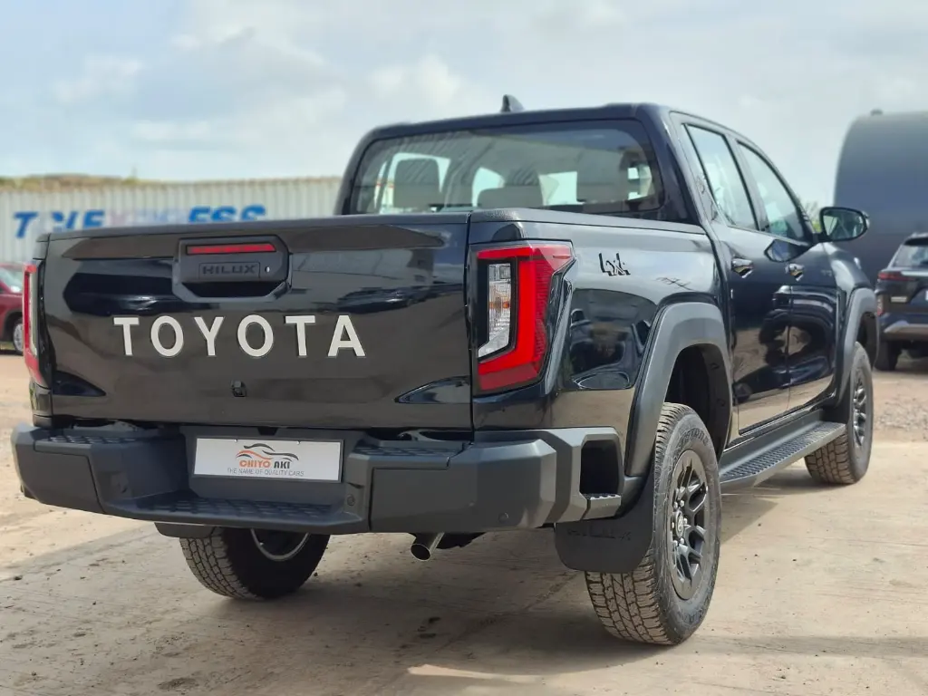 TOYOTA HILUX TRAVO thumbnail 4