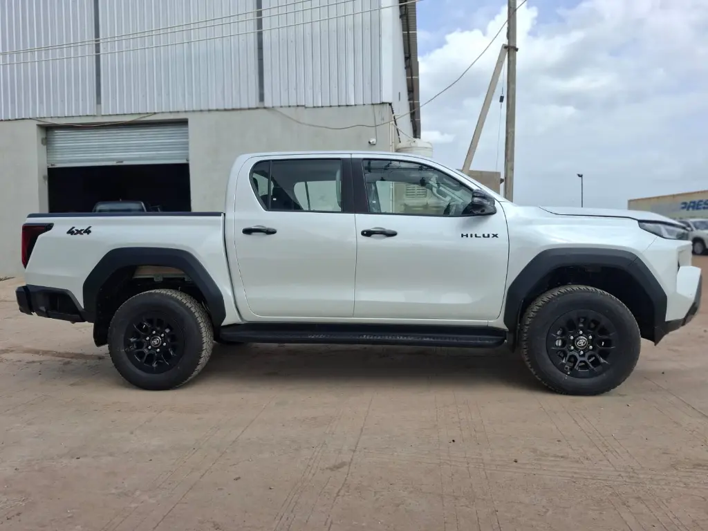 TOYOTA HILUX TRAVO thumbnail 2