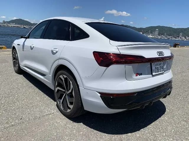 AUDI Q8 SPORTBACK E-TRON thumbnail 3