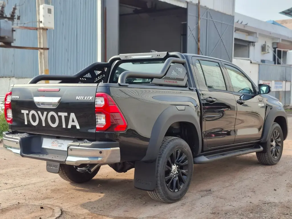 TOYOTA HILUX thumbnail 3