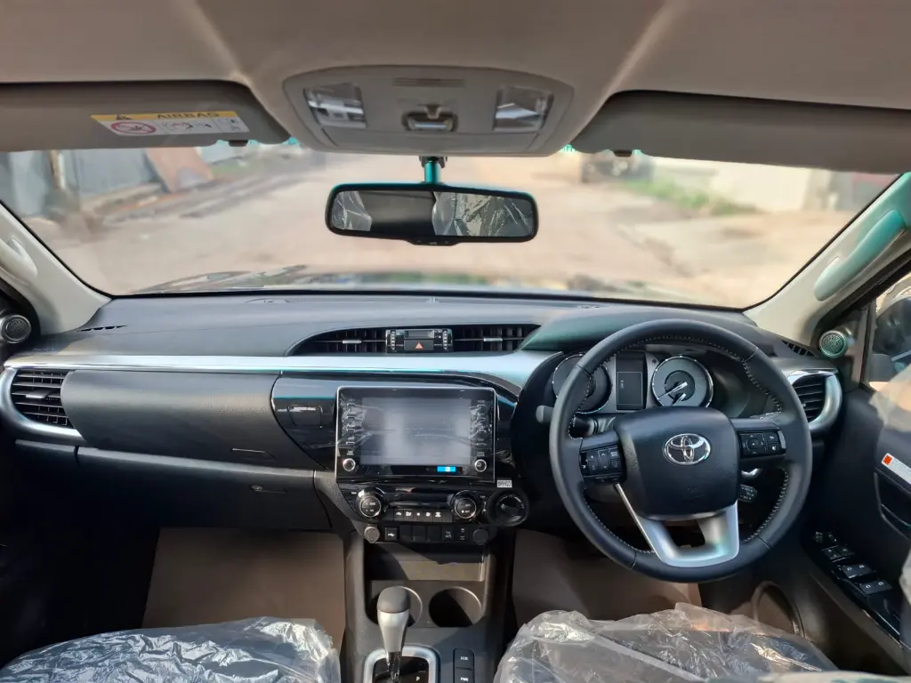 TOYOTA HILUX thumbnail 7