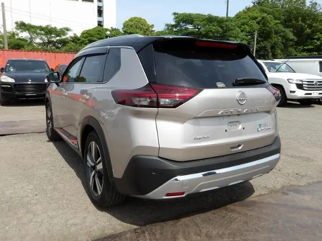 NISSAN X-TRAIL thumbnail 4