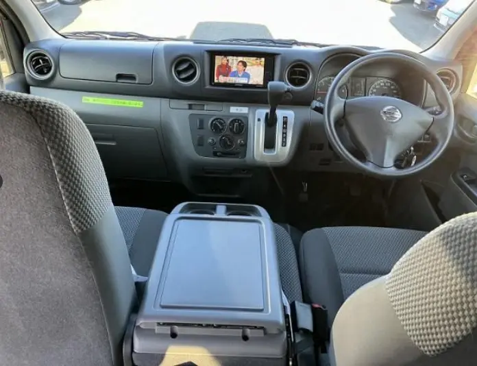 NISSAN CARAVAN thumbnail 2