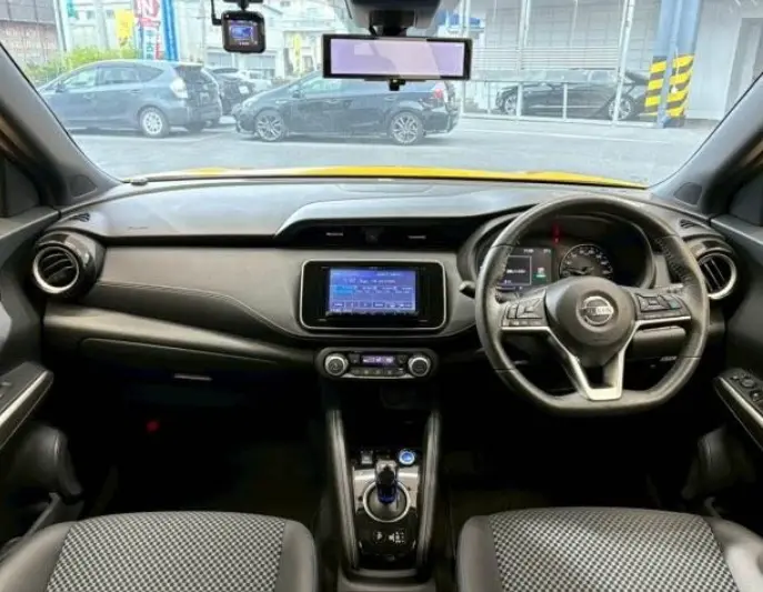 NISSAN KICKS thumbnail 2