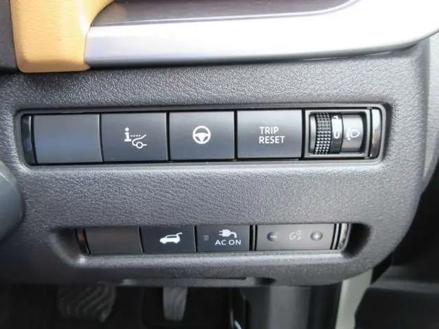 NISSAN X-TRAIL HYBRID thumbnail 6