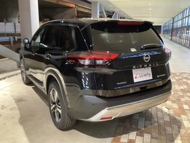 NISSAN X-TRAIL HYBRID thumbnail 6
